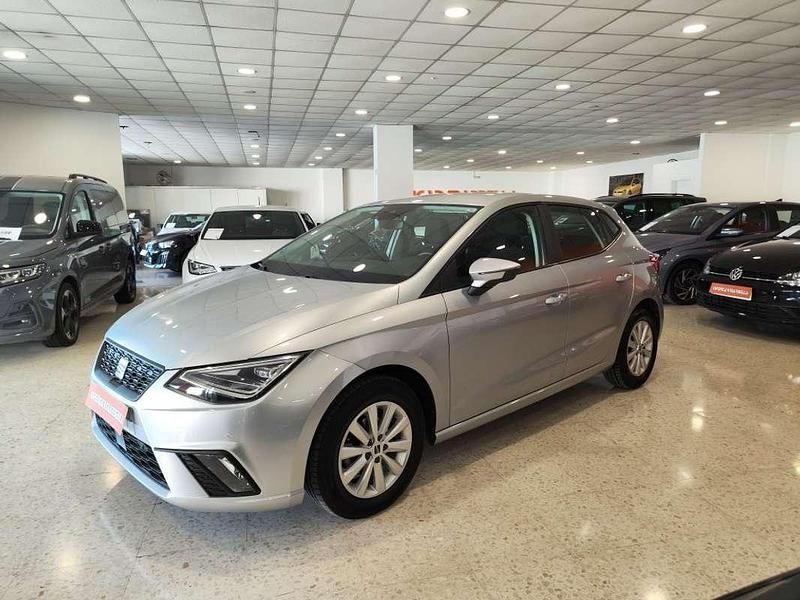Usado Seat Ibiza Style 80 CV (58 kW) 2023 Gris Utilitario