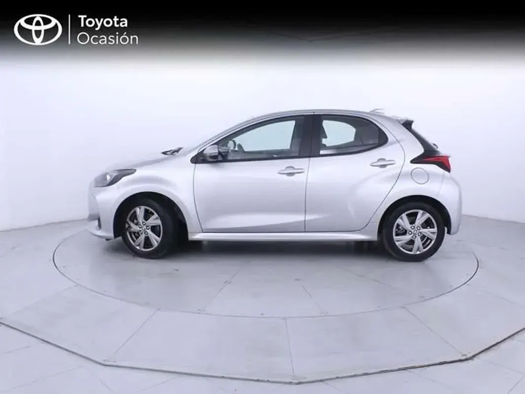 Usado Toyota Yaris Active 116 CV (85 kW) 2025 Gris Utilitario