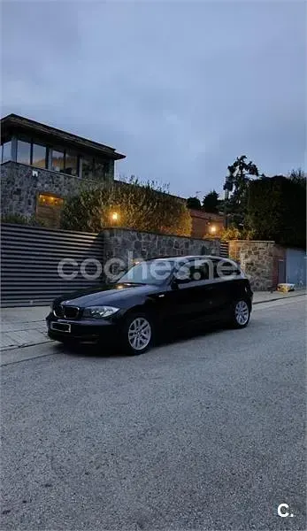 Usado BMW 118 143 CV (105 kW) 2007 Negro Utilitario