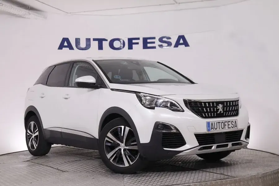 Usado Peugeot 3008 Allure 130 CV (95 kW) 2021 Blanco SUV