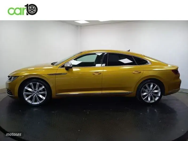 Usado VW Arteon Elegance 150 CV (110 kW) 2020 Amarillo Berlina