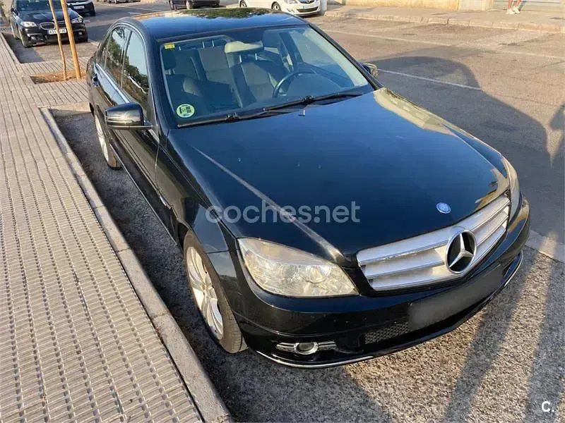 Usado Mercedes C200 Avantgarde 136 CV (100 kW) 2009 Negro Berlina