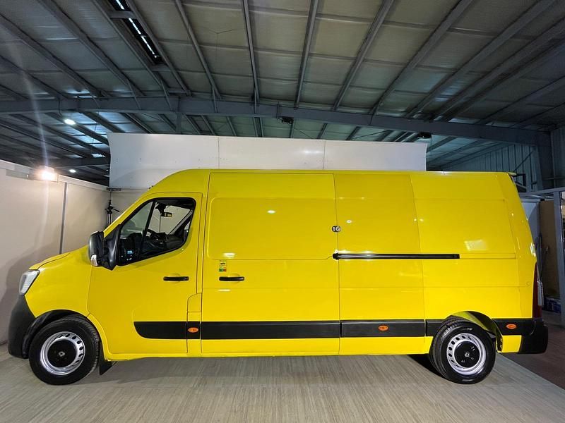 Usado Renault Master 135 CV (99 kW) 2019 Amarillo Berlina