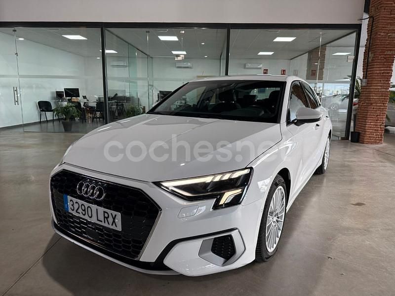 Usado Audi A3 Ambiente 150 CV (110 kW) 2021 Blanco Berlina