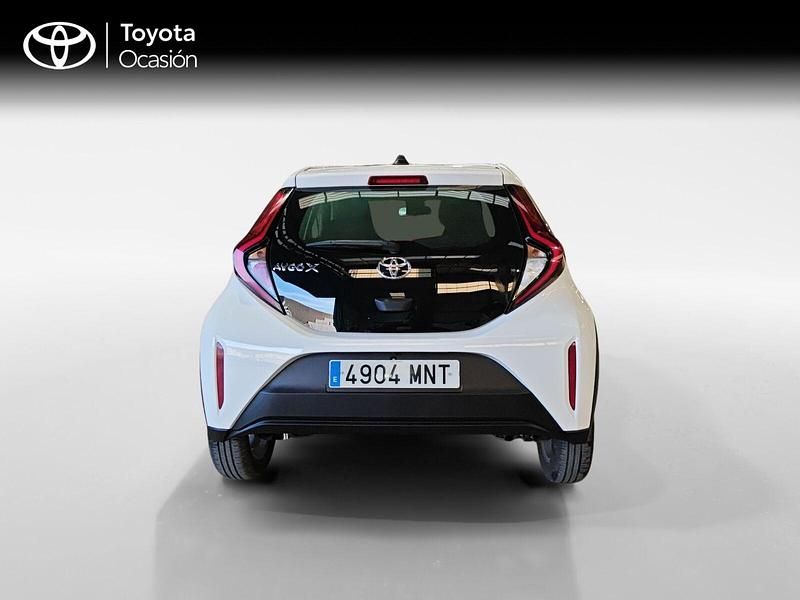 Usado Toyota Aygo X Play 72 CV (52 kW) 2024 Blanco SUV