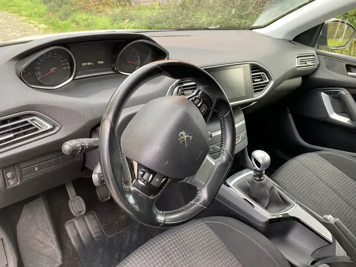 Usado Peugeot 308 Business-Line 130 CV (95 kW) 2018 Blanco Berlina