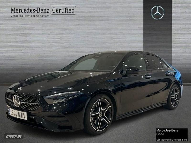 Negro noche Usado 2024 Mercedes A180 AMG line Berlina | 30.900 € (Precio justo) - Imagen 1/4