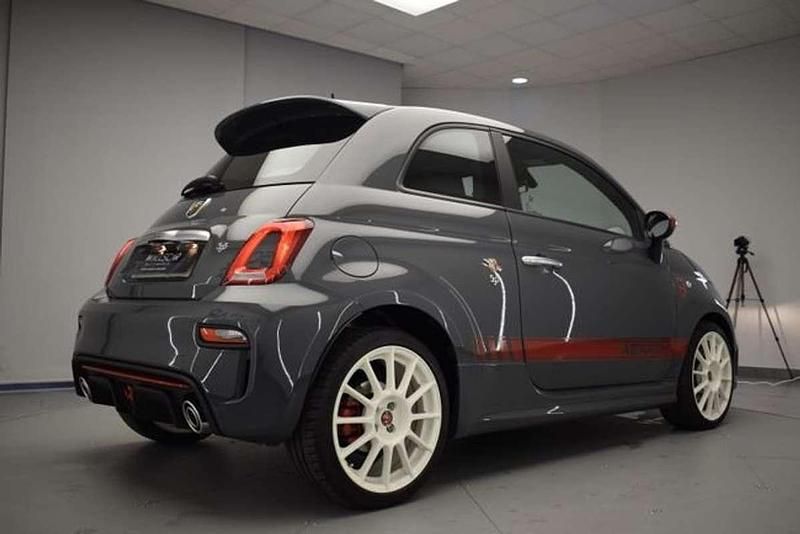 Usado Abarth 595 140 CV (102 kW) 2022 Gris Utilitario
