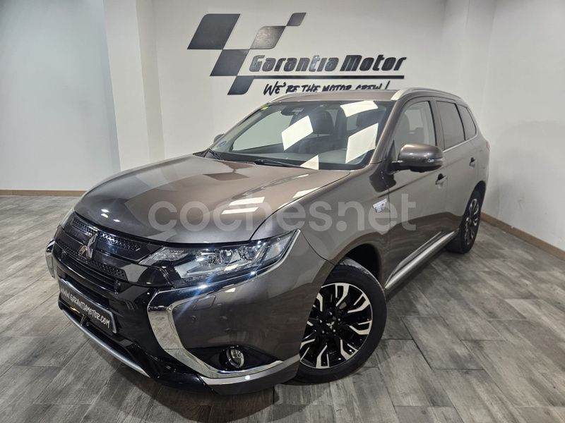 Gris / plata Usado 2018 Mitsubishi Outlander P-HEV SUV | 20.900 € (Precio justo) - Imagen 1/4