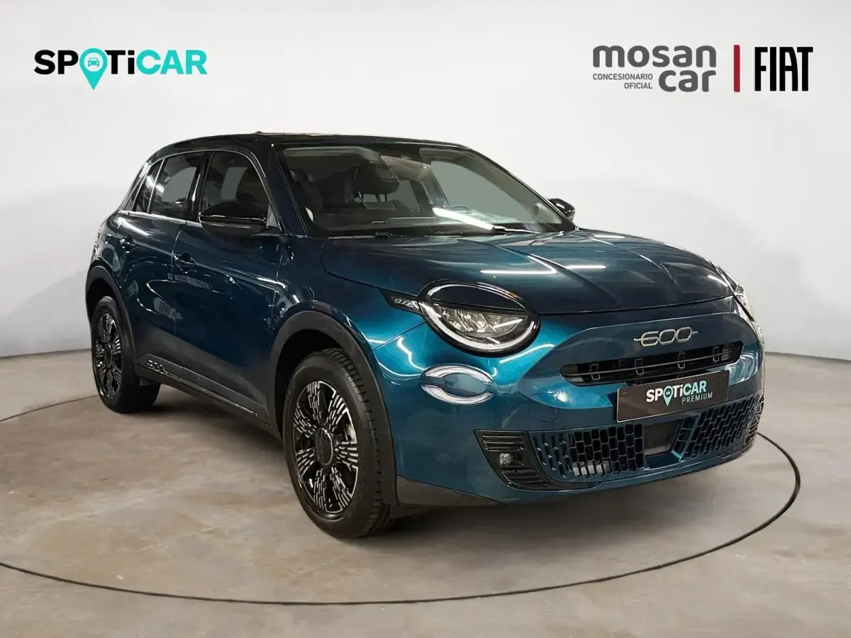 Usado Fiat 600 Mirror 100 CV (73 kW) 2025 Verde oceano SUV