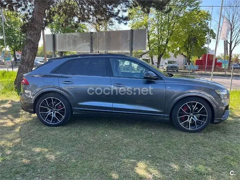 Usado Audi Q8 S-Line 381 CV (280 kW) 2021 Gris / plata SUV