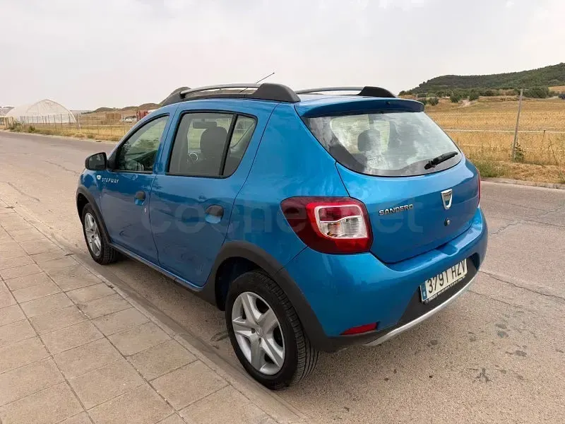 Usado Dacia Sandero Stepway 90 CV (66 kW) 2014 Azul Berlina