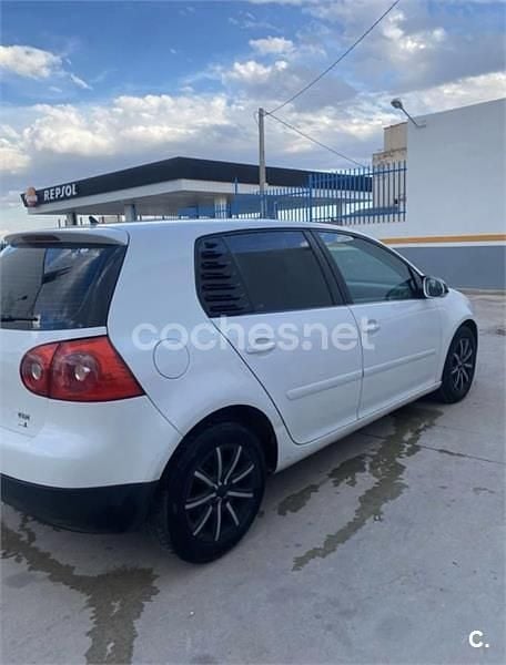 Usado VW Golf V Highline 105 CV (77 kW) 2007 Blanco Berlina