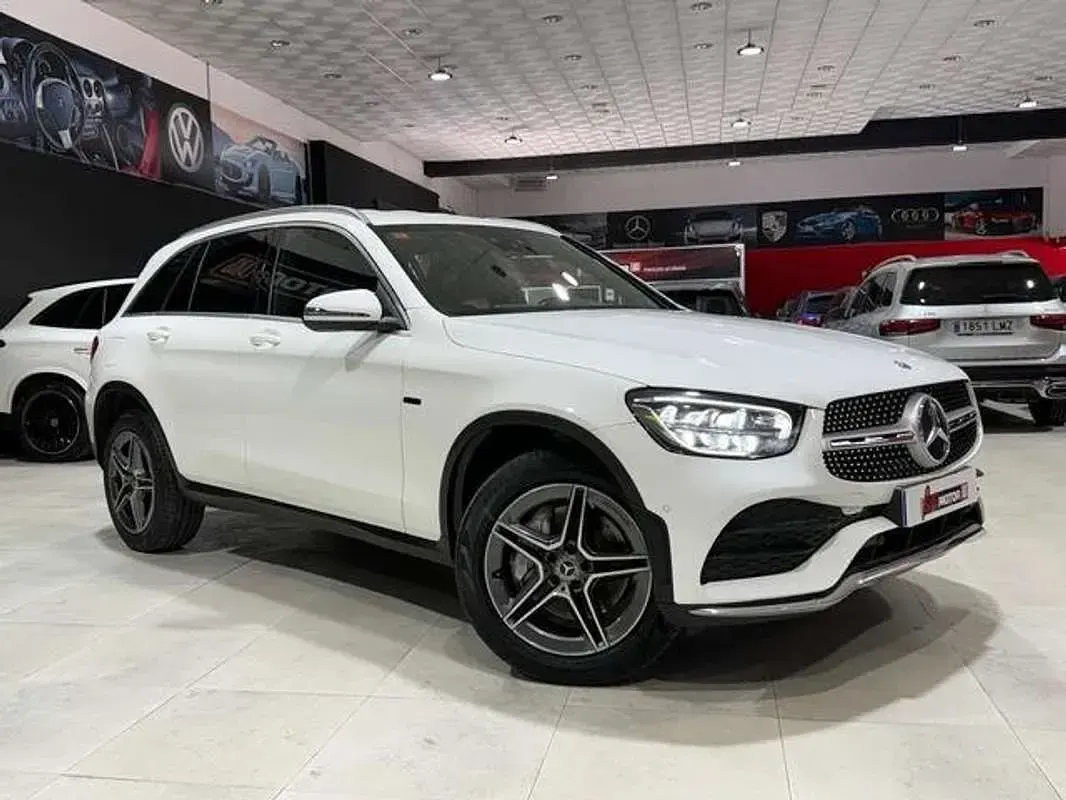 Käytetty Mercedes GLC300 245 HP (180 kW) 2021 Valkoinen Katumaasturi
