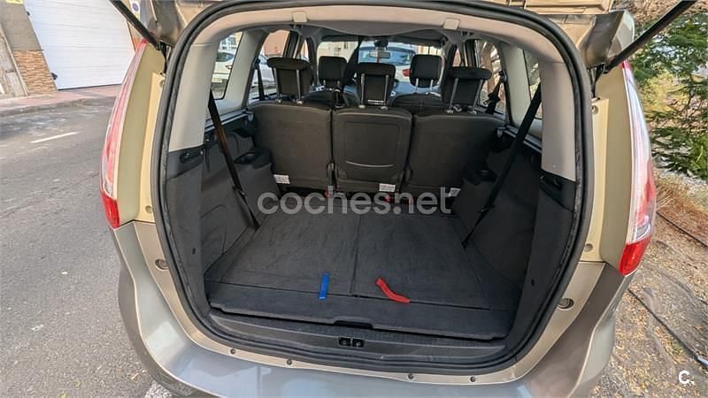 Usado Renault Grand Scénic III Dynamique 130 CV (95 kW) 2010 Beige Monovolumen