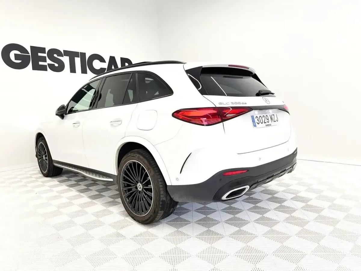 Usado Mercedes GLC300e 333 CV (244 kW) 2025 Blanco SUV