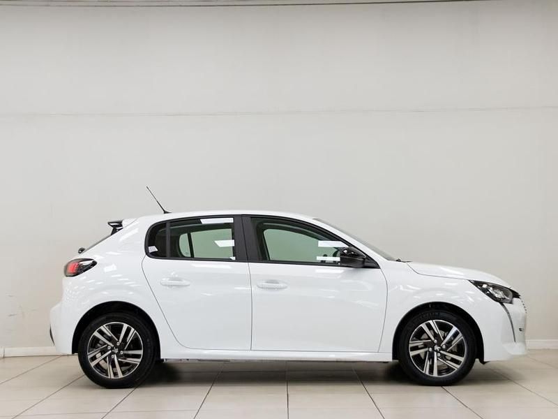 Begagnad Peugeot 208 Active 75 HK (55 kW) 2023 Vit Halvkombi