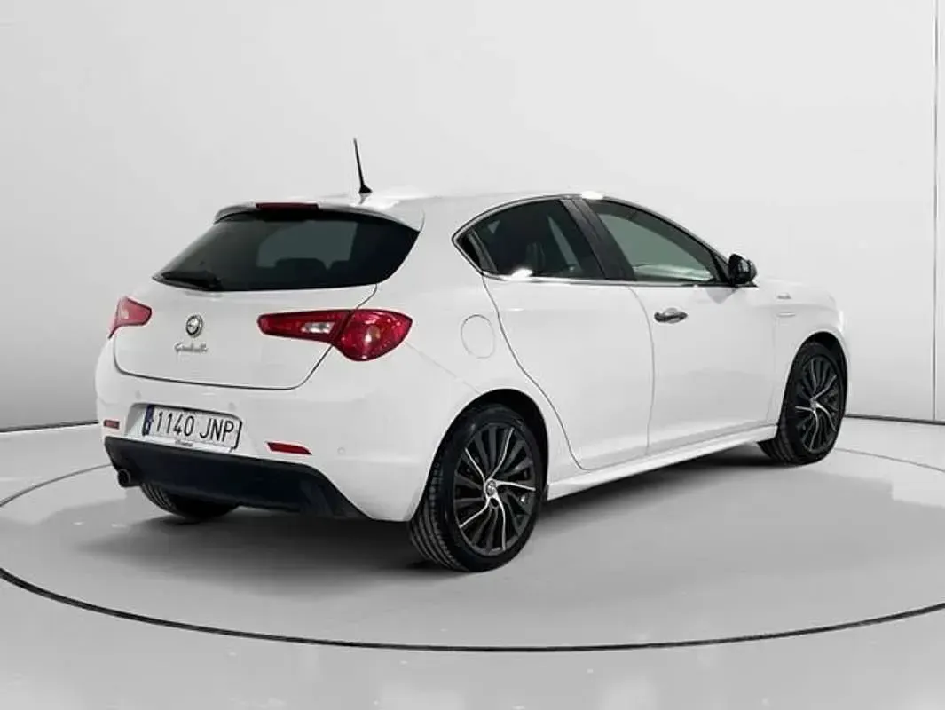 Usado Alfa Romeo Giulietta Distinctive 105 CV (77 kW) 2016 Blanco Utilitario