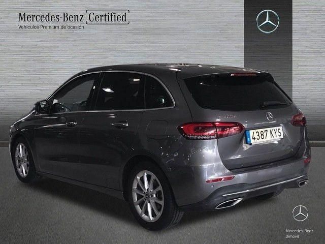 Usado Mercedes B200 150 CV (110 kW) 2019 Gris montaña Monovolumen