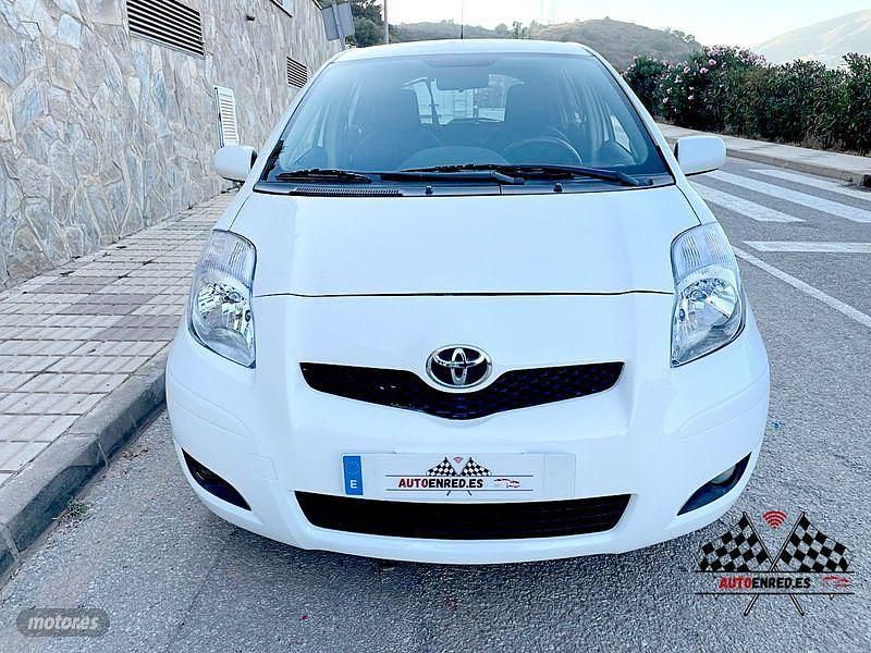Usado Toyota Yaris Life 90 CV (66 kW) 2010 Blanco Berlina