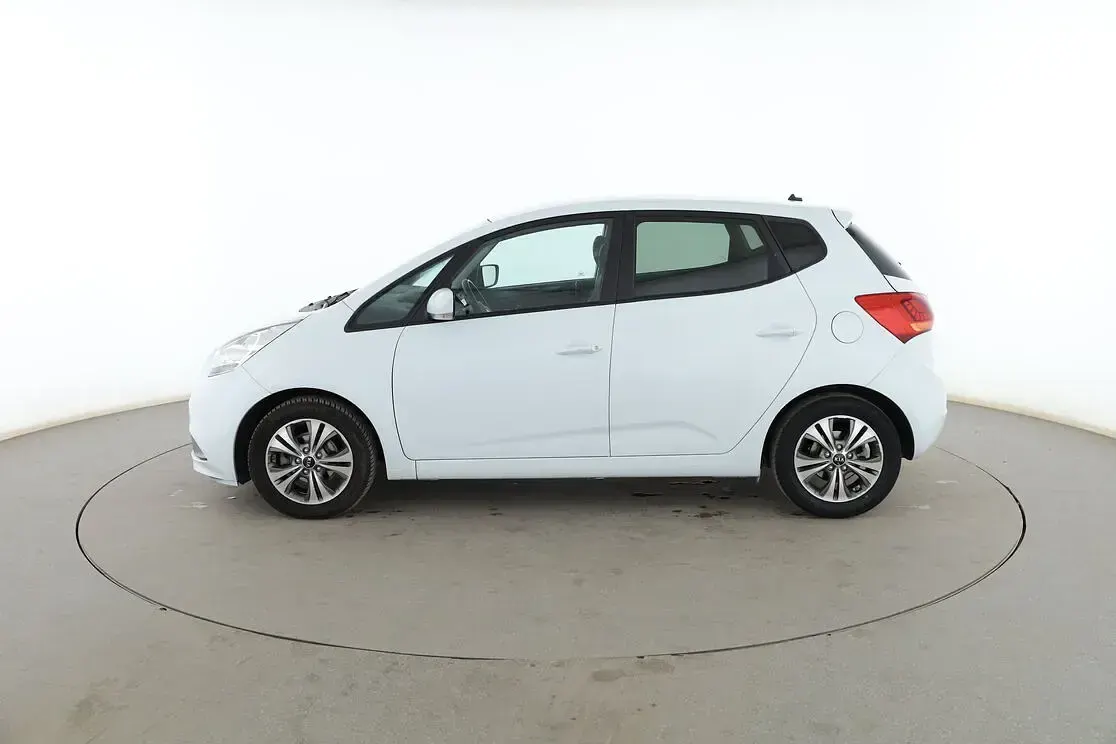 Usado Kia Venga 125 CV (91 kW) 2018 Blanco Utilitario