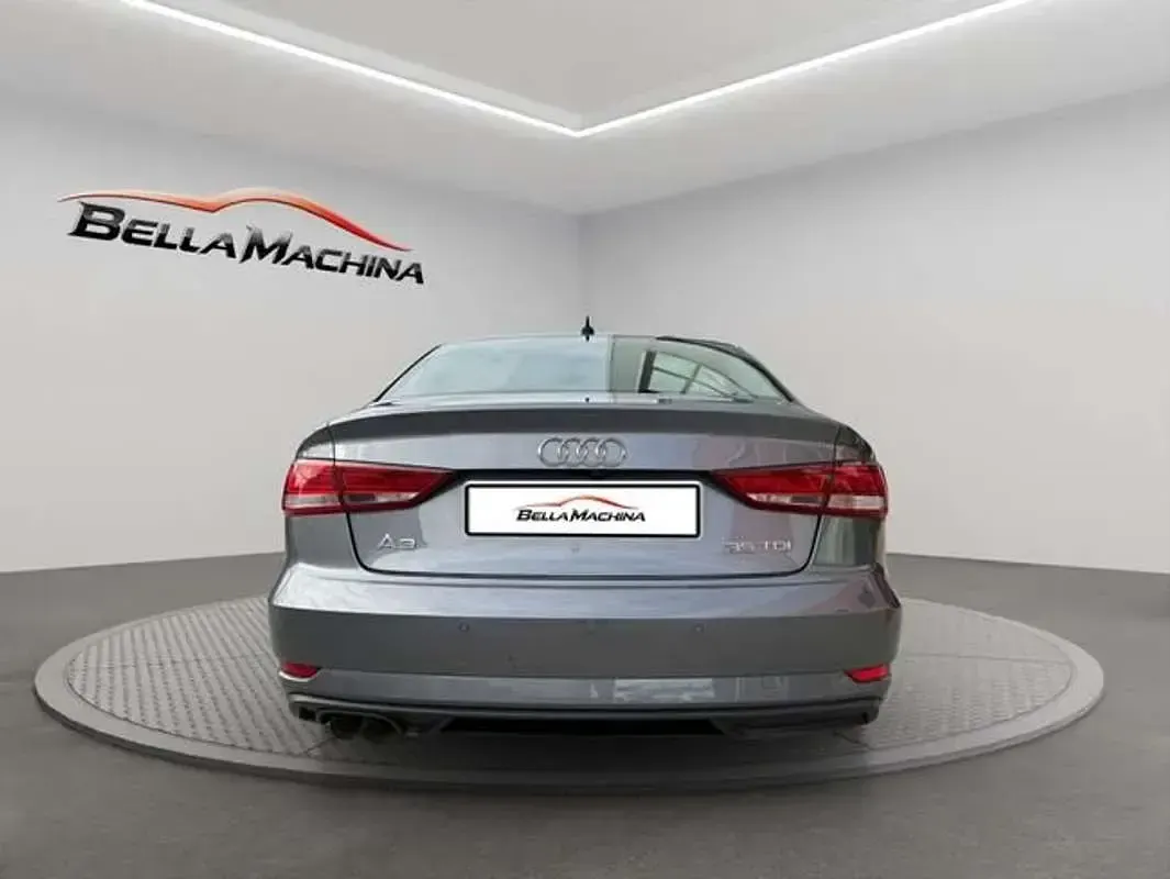 Usado Audi A3 150 CV (110 kW) 2020 Gris Berlina