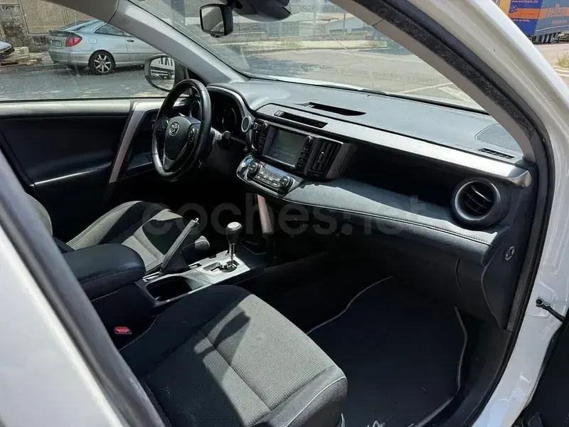 Usado Toyota RAV4 Hybrid Advance 197 CV (144 kW) 2018 Blanco SUV