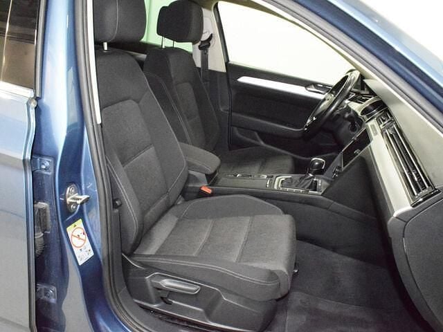 Usado VW Passat R-line 150 CV (110 kW) 2018 Azul Berlina