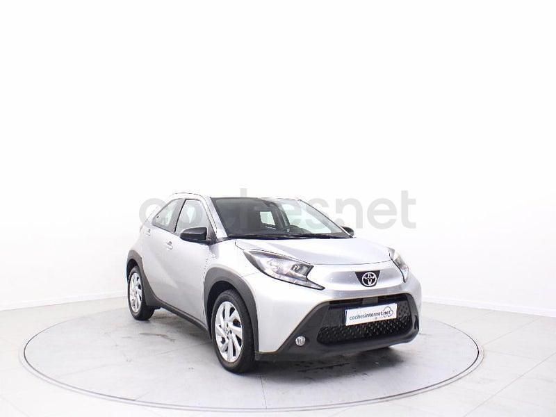 Usado Toyota Aygo X Play 72 CV (52 kW) 2024 Gris / plata SUV