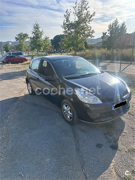 Negro Usado 2005 Renault Clio II Berlina | 1900 € (Buen precio) - Imagen 1/3