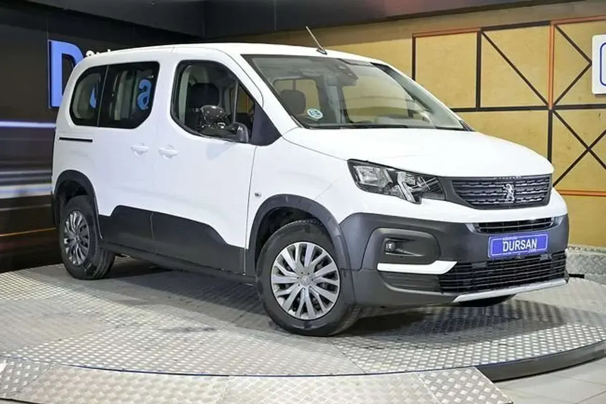 Usado Peugeot Rifter Active 101 CV (74 kW) 2022 Blanco Monovolumen