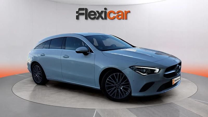 Usado Mercedes CLA220 Shooting Brake 190 CV (139 kW) 2021 Blanco Familiar