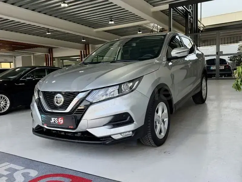 Usado Nissan Qashqai Acenta 115 CV (84 kW) 2020 Gris / plata SUV