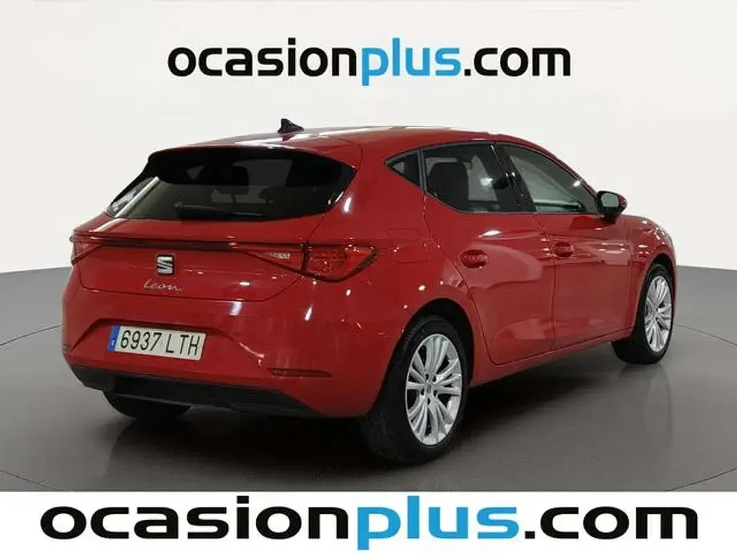 Usado Seat Leon Style 110 CV (80 kW) 2021 Rojo Utilitario