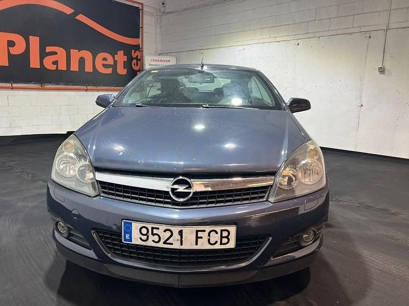 Usado Opel Astra Cabriolet Enjoy 140 CV (102 kW) 2006 Azul Descapotable