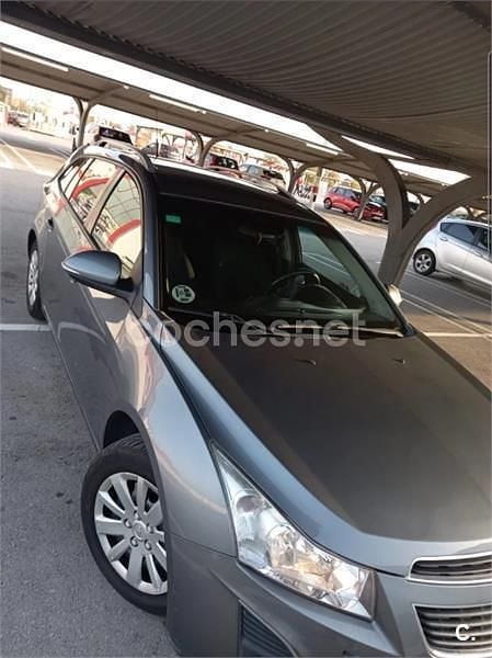 Usado Chevrolet Cruze LT 130 CV (95 kW) 2014 Gris / plata Familiar