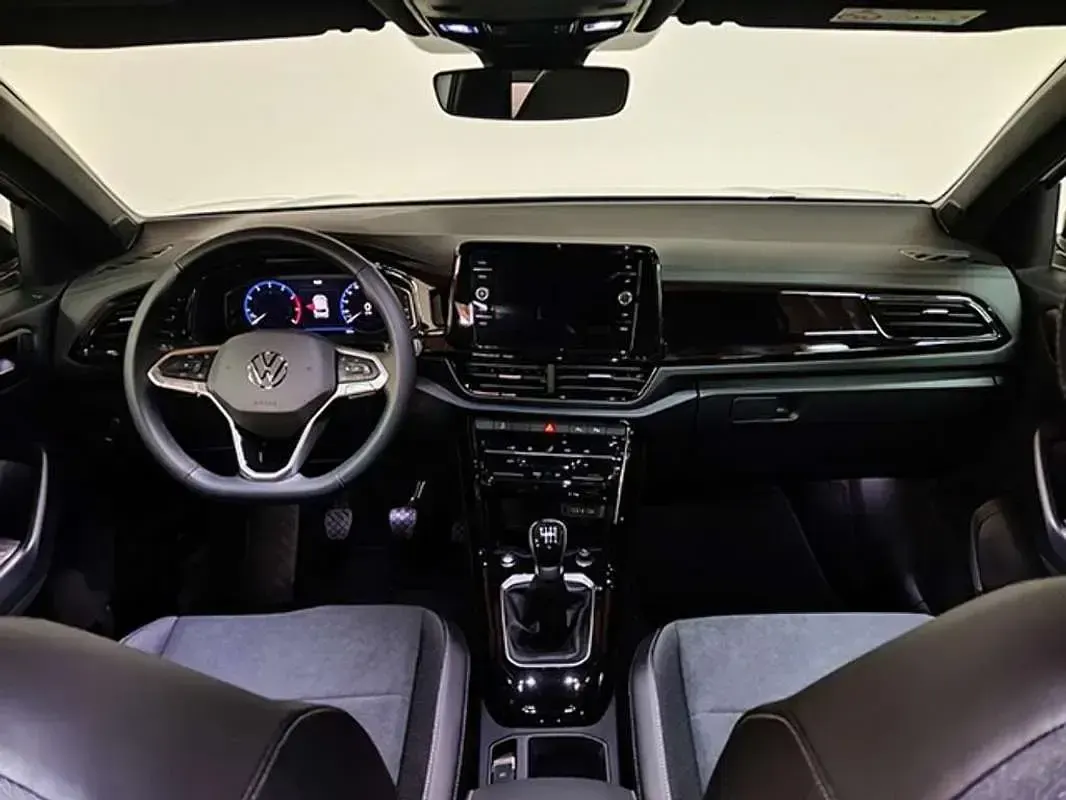 Usado VW T-Roc 116 CV (85 kW) 2025 Blanco SUV