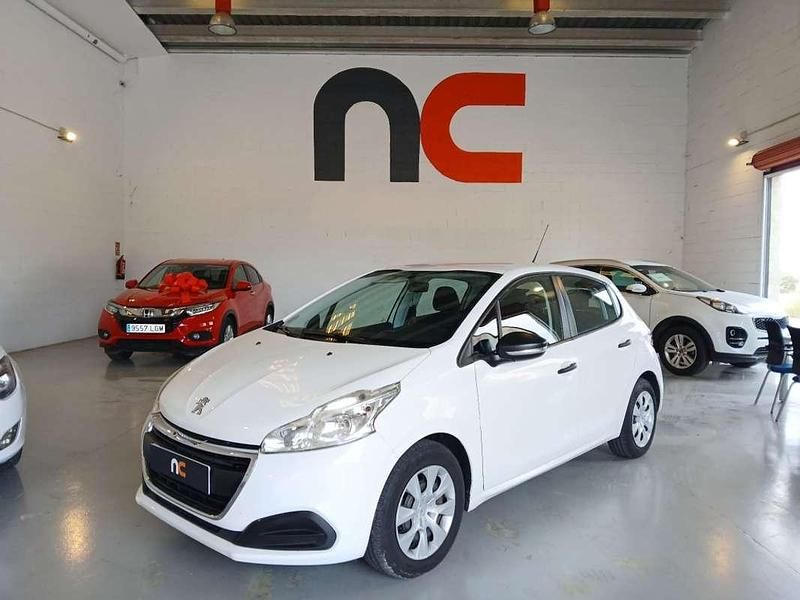 Blanco Usado 2016 Peugeot 208 Active Utilitario | 8500 € (Precio justo) - Imagen 1/4