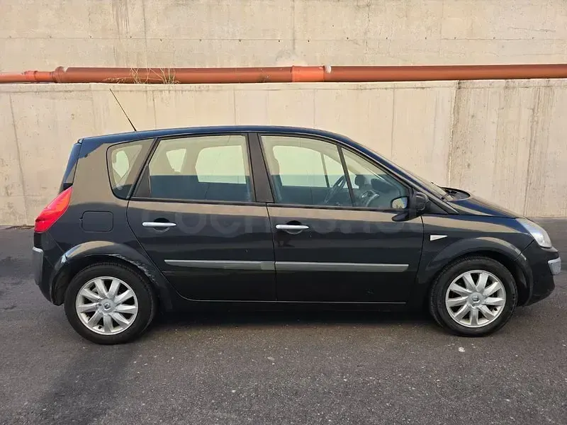Usado Renault Scénic Dynamique 105 CV (77 kW) 2006 Negro Monovolumen