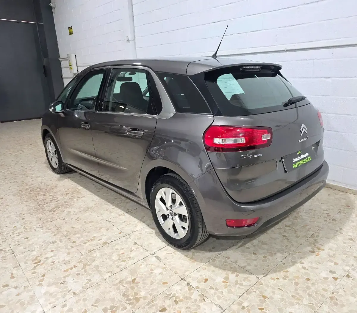 Usado Citroën C4 Picasso Live 120 CV (88 kW) 2016 Gris / plata Monovolumen