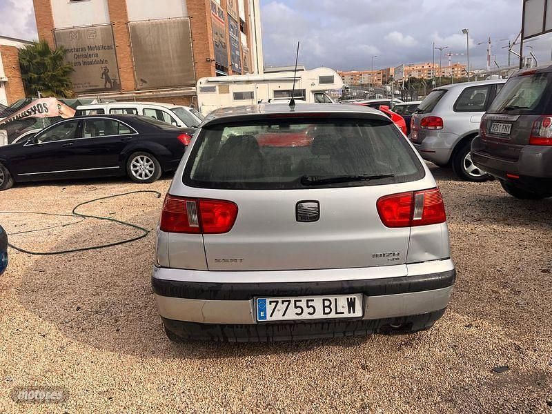 Usado Seat Ibiza 68 CV (50 kW) 2002 Gris Berlina
