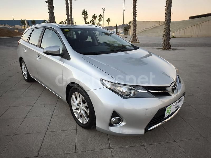 Gris / plata Usado 2013 Toyota Auris Active Familiar | 9500 € (Precio justo) - Imagen 1/4