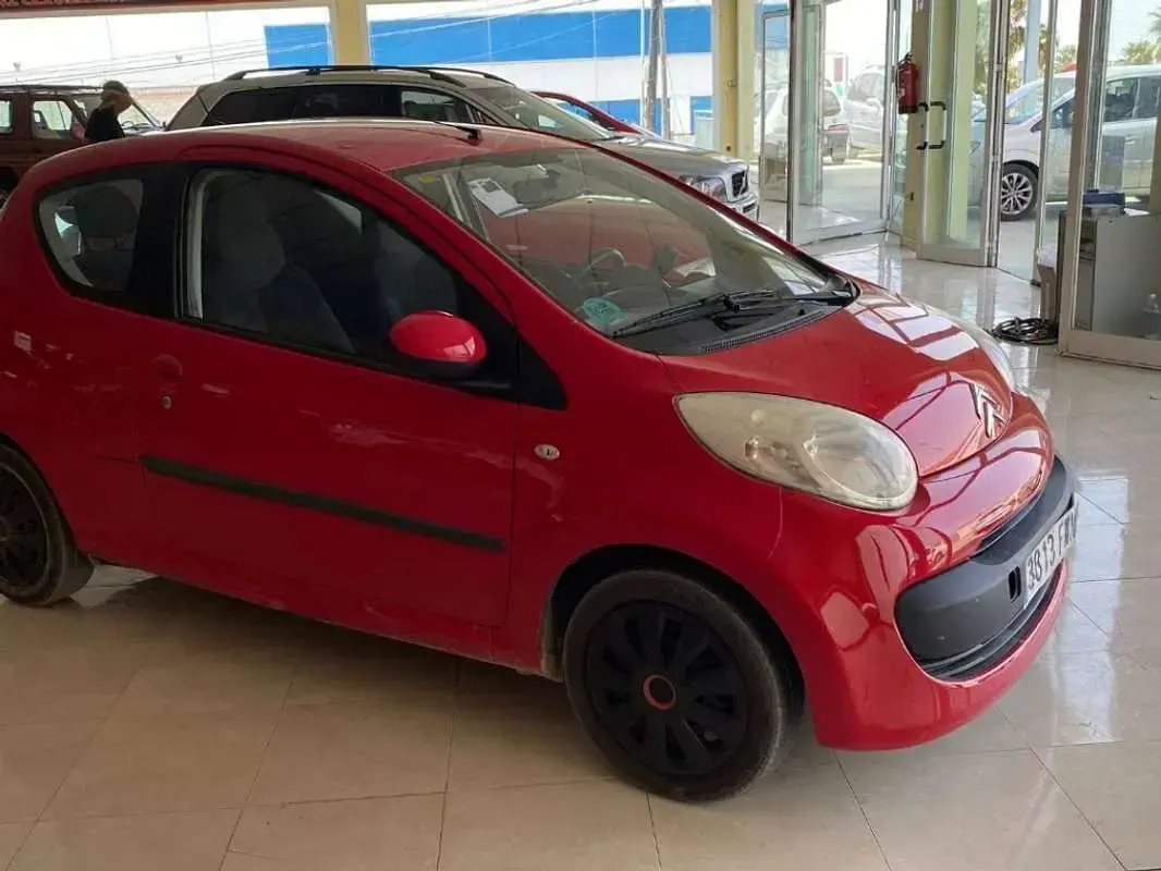 Usado Citroën C1 68 CV (50 kW) 2007 Rojo Utilitario
