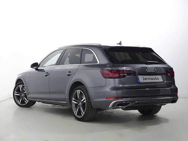 Usado Audi A4 S-Line 170 CV (125 kW) 2019 Gris / plata Familiar