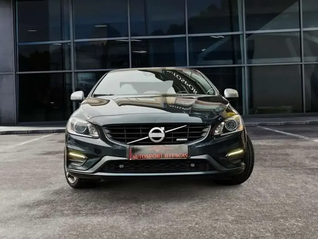 Usado Volvo S60 R-Design 136 CV (100 kW) 2013 Gris Berlina