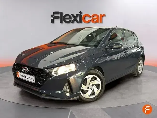 Usado Hyundai i20 100 CV (73 kW) 2022 Gris Utilitario