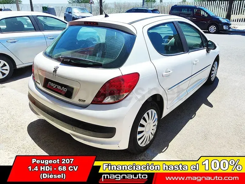 Usado Peugeot 207 68 CV (50 kW) 2012 Blanco Berlina