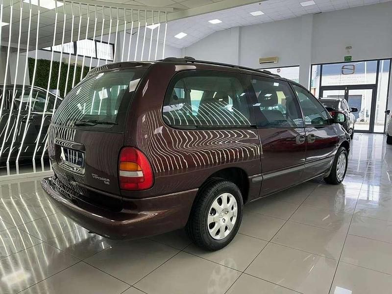Usado Chrysler Voyager 150 CV (110 kW) 2002 Burdeos Monovolumen