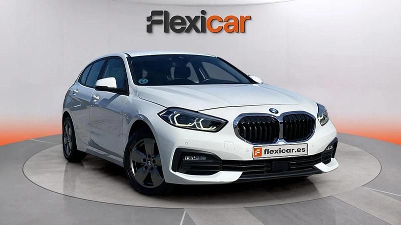 Usado BMW 118 Comfort Edition 151 CV (111 kW) 2021 Blanco Utilitario