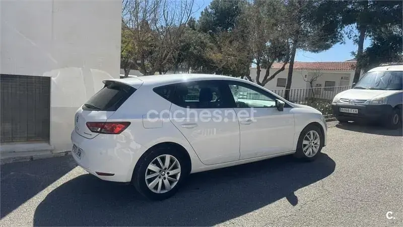 Usado Seat Leon Ecomotive 110 CV (80 kW) 2016 Blanco Berlina